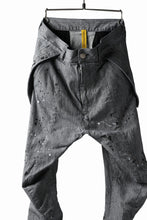 画像をギャラリービューアに読み込む, DEFORMATER.® "SPLASH" SLIM FIT JEANS WITH FLAP DETAIL / VERTICAL DENIM (ASPHALT)