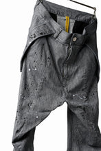 画像をギャラリービューアに読み込む, DEFORMATER.® "SPLASH" SLIM FIT JEANS WITH FLAP DETAIL / VERTICAL DENIM (ASPHALT)