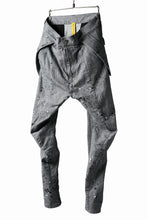 画像をギャラリービューアに読み込む, DEFORMATER.® &quot;SPLASH&quot; SLIM FIT JEANS WITH FLAP DETAIL / VERTICAL DENIM (ASPHALT)