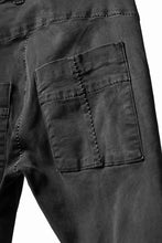 画像をギャラリービューアに読み込む, thomkrom OVER LOCKED SKINNY TROUSERS /  HYPER STRETCH DENIM (DARK GREY)
