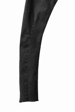 画像をギャラリービューアに読み込む, thomkrom OVER LOCKED SKINNY TROUSERS /  HYPER STRETCH DENIM (BLACK)