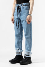 Load image into Gallery viewer, FACETASM CROPPED PRINT DENIM PANTS (INDIGO)
