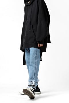 Load image into Gallery viewer, FACETASM CROPPED PRINT DENIM PANTS (INDIGO)