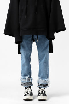 Load image into Gallery viewer, FACETASM CROPPED PRINT DENIM PANTS (INDIGO)