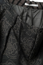 画像をギャラリービューアに読み込む, Aleksandr Manamis Loose Cropped Pant  / Jacquard (BLACK BROWN)