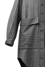 画像をギャラリービューアに読み込む, SOSNOVSKA exclusive FLYING DOWN SHIRT COAT (GREY STRIPE)