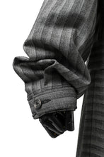 画像をギャラリービューアに読み込む, SOSNOVSKA exclusive FLYING DOWN SHIRT COAT (GREY STRIPE)