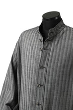 画像をギャラリービューアに読み込む, SOSNOVSKA exclusive FLYING DOWN SHIRT COAT (GREY STRIPE)