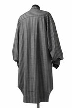 画像をギャラリービューアに読み込む, SOSNOVSKA exclusive FLYING DOWN SHIRT COAT (GREY STRIPE)