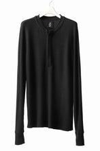 画像をギャラリービューアに読み込む, thomkrom HENRY NECK SWEATER TOPS / OVERLOCK STITCHED (BLACK)