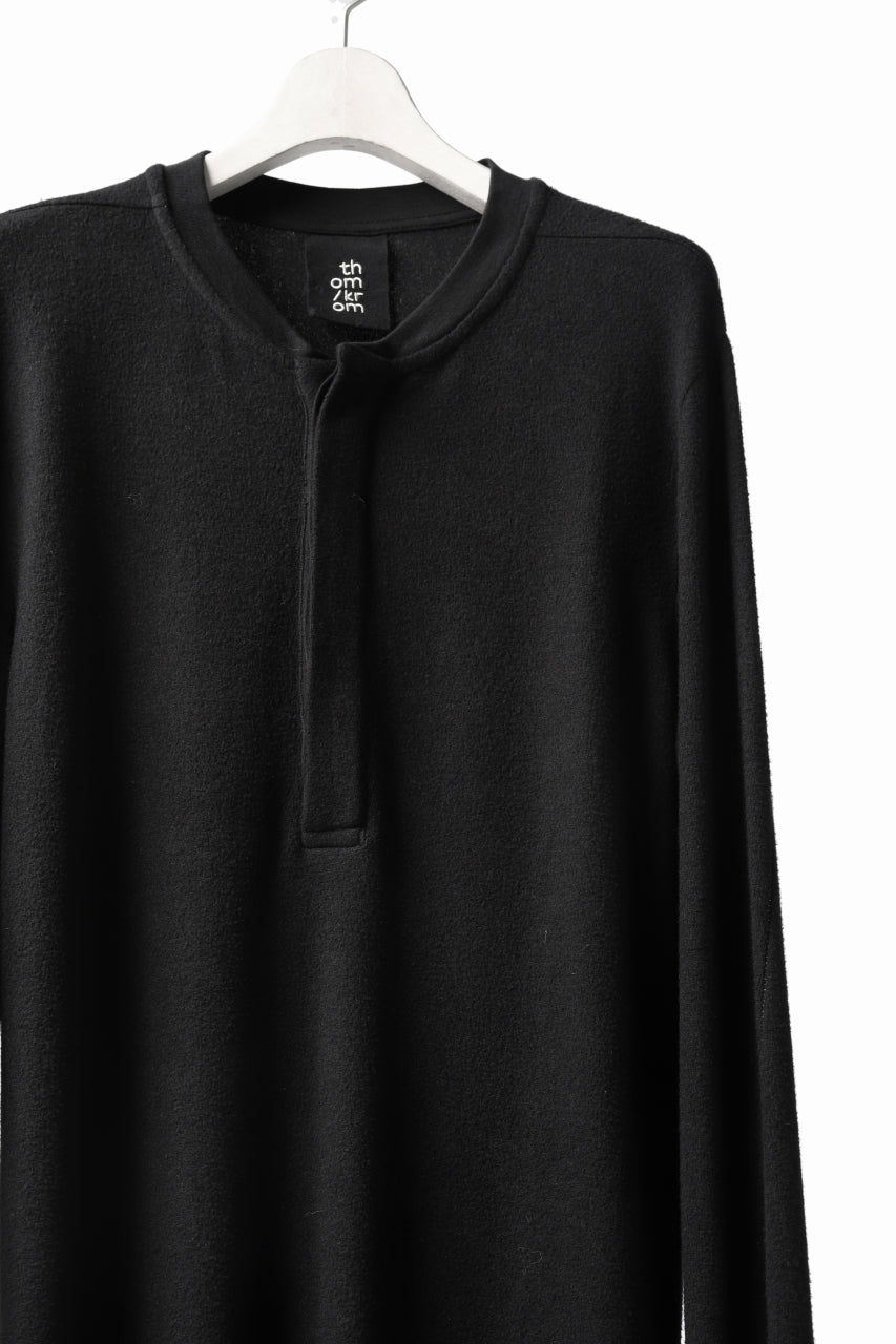画像をギャラリービューアに読み込む, thomkrom HENRY NECK SWEATER TOPS / OVERLOCK STITCHED (BLACK)