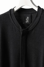 画像をギャラリービューアに読み込む, thomkrom HENRY NECK SWEATER TOPS / OVERLOCK STITCHED (BLACK)