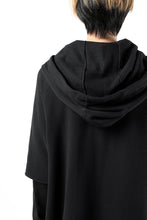 Load image into Gallery viewer, FIRST AID TO THE INJURED HOODY LAYERED SLEEVE ZIP PARKA / FRENCH TERRY + JERSEY (BLACK)