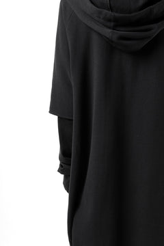 Load image into Gallery viewer, FIRST AID TO THE INJURED HOODY LAYERED SLEEVE ZIP PARKA / FRENCH TERRY + JERSEY (BLACK)