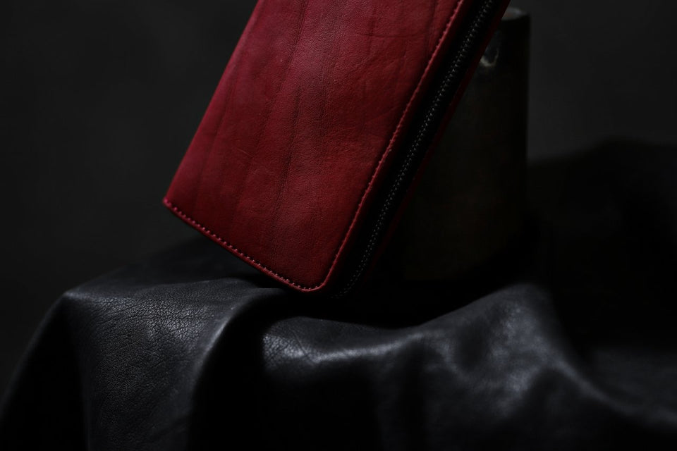 Load image into Gallery viewer, ISAMU KATAYAMA BACKLASH exclusive ROUND FASTNER WALLET / DOUBLE-SHOULDER OBJECT DYED (RED)