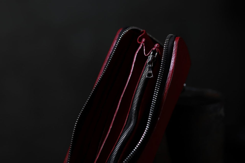 Load image into Gallery viewer, ISAMU KATAYAMA BACKLASH exclusive ROUND FASTNER WALLET / DOUBLE-SHOULDER OBJECT DYED (RED)