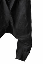 画像をギャラリービューアに読み込む, SOSNOVSKA exclusive NARROW CLOWN PANTS / SCRATCHED SILK (BLACK)