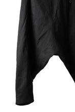 画像をギャラリービューアに読み込む, SOSNOVSKA exclusive NARROW CLOWN PANTS / SCRATCHED SILK (BLACK)