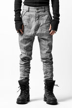 画像をギャラリービューアに読み込む, DEFORMATER.® "SPLASH" SLIM FIT JEANS WITH FLAP DETAIL / VERTICAL DENIM (ASPHALT)