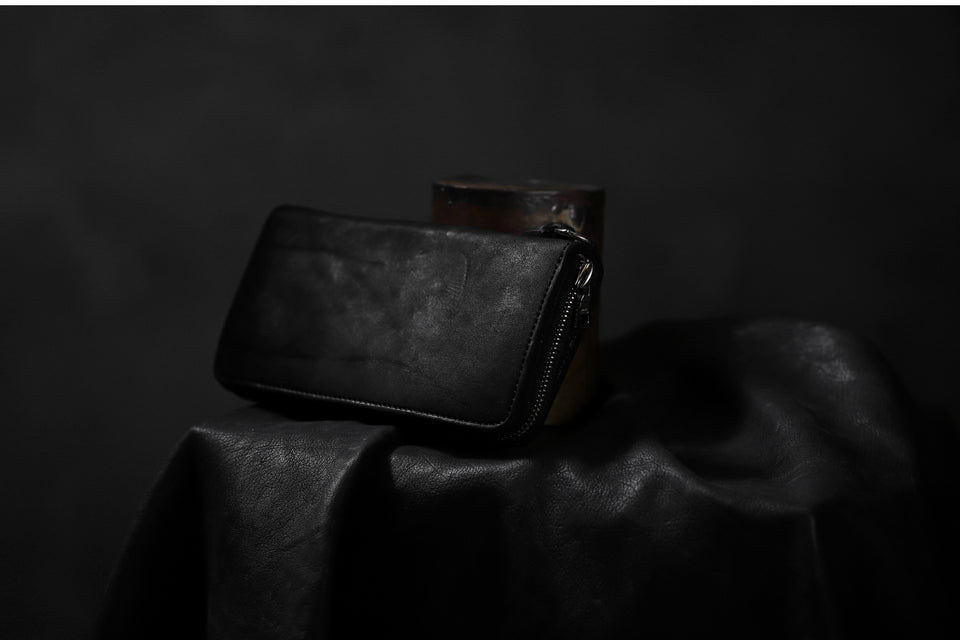 Load image into Gallery viewer, ISAMU KATAYAMA BACKLASH exclusive ROUND FASTNER WALLET / DOUBLE-SHOULDER OBJECT DYED (BLACK)