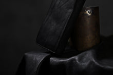 Load image into Gallery viewer, ISAMU KATAYAMA BACKLASH exclusive ROUND FASTNER WALLET / DOUBLE-SHOULDER OBJECT DYED (BLACK)