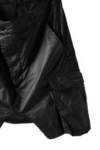 画像をギャラリービューアに読み込む, 11 BY BORIS BIDJAN SABERI CARGO POCKET SHORTS "P20-F1482" (STRETCH COTTON / BLACK COATED)