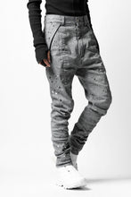 画像をギャラリービューアに読み込む, DEFORMATER.® &quot;SPLASH&quot; SLIM FIT JEANS WITH FLAP DETAIL / VERTICAL DENIM (ASPHALT)