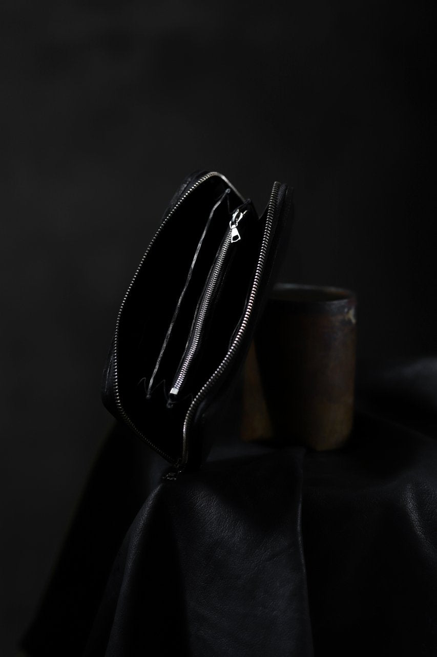 Load image into Gallery viewer, ISAMU KATAYAMA BACKLASH exclusive ROUND FASTNER WALLET / DOUBLE-SHOULDER OBJECT DYED (BLACK)