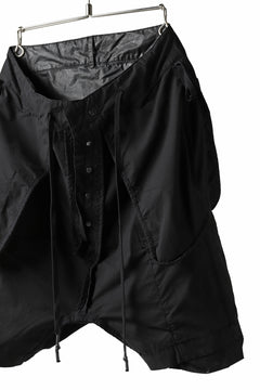 画像をギャラリービューアに読み込む, 11 BY BORIS BIDJAN SABERI CARGO POCKET SHORTS "P20-F1482" (STRETCH COTTON / BLACK COATED)
