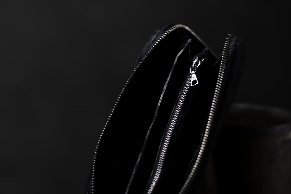 Load image into Gallery viewer, ISAMU KATAYAMA BACKLASH exclusive ROUND FASTNER WALLET / DOUBLE-SHOULDER OBJECT DYED (BLACK)