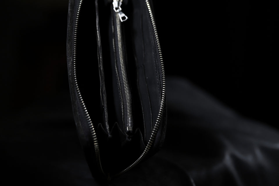 Load image into Gallery viewer, ISAMU KATAYAMA BACKLASH exclusive ROUND FASTNER WALLET / DOUBLE-SHOULDER OBJECT DYED (BLACK)