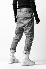 画像をギャラリービューアに読み込む, DEFORMATER.® &quot;SPLASH&quot; SLIM FIT JEANS WITH FLAP DETAIL / VERTICAL DENIM (ASPHALT)