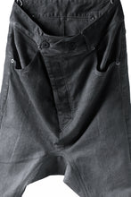 画像をギャラリービューアに読み込む, 11 BY BORIS BIDJAN SABERI LOW-DROPPED CROTCH BAGGY PANT "P4C-F-1481" (STRETCH DENIM / DIRTY GREY)