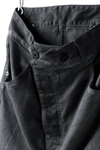 画像をギャラリービューアに読み込む, 11 BY BORIS BIDJAN SABERI LOW-DROPPED CROTCH BAGGY PANT "P4C-F-1481" (STRETCH DENIM / DIRTY GREY)