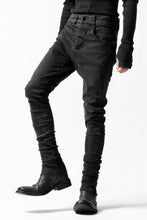 画像をギャラリービューアに読み込む, thomkrom OVER LOCKED SKINNY TROUSERS /  HYPER STRETCH DENIM (BLACK)