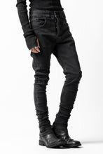 画像をギャラリービューアに読み込む, thomkrom OVER LOCKED SKINNY TROUSERS /  HYPER STRETCH DENIM (BLACK)
