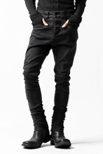 画像をギャラリービューアに読み込む, thomkrom OVER LOCKED SKINNY TROUSERS /  HYPER STRETCH DENIM (BLACK)