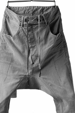画像をギャラリービューアに読み込む, 11 BY BORIS BIDJAN SABERI LOW-DROPPED CROTCH BAGGY PANT "P4C-F-1481" (STRETCH DENIM / ICE GREY)