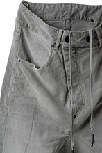 画像をギャラリービューアに読み込む, 11 BY BORIS BIDJAN SABERI LOW-DROPPED CROTCH BAGGY PANT "P4C-F-1481" (STRETCH DENIM / ICE GREY)