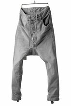 画像をギャラリービューアに読み込む, 11 BY BORIS BIDJAN SABERI LOW-DROPPED CROTCH BAGGY PANT "P4C-F-1481" (STRETCH DENIM / ICE GREY)