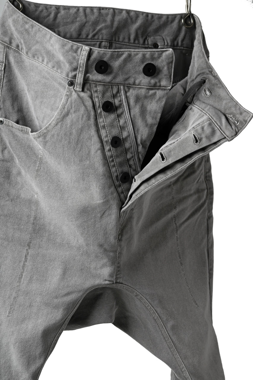 画像をギャラリービューアに読み込む, 11 BY BORIS BIDJAN SABERI LOW-DROPPED CROTCH BAGGY PANT "P4C-F-1481" (STRETCH DENIM / ICE GREY)