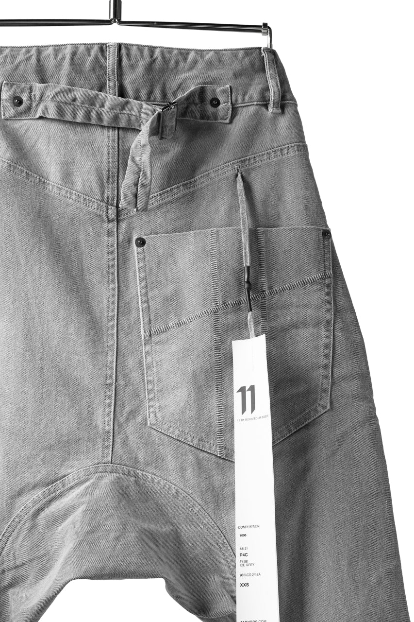 画像をギャラリービューアに読み込む, 11 BY BORIS BIDJAN SABERI LOW-DROPPED CROTCH BAGGY PANT "P4C-F-1481" (STRETCH DENIM / ICE GREY)