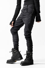画像をギャラリービューアに読み込む, thomkrom OVER LOCKED SKINNY TROUSERS /  HYPER STRETCH DENIM (BLACK)