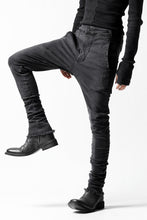 画像をギャラリービューアに読み込む, thomkrom OVER LOCKED SKINNY TROUSERS /  HYPER STRETCH DENIM (DARK GREY)