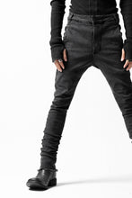 画像をギャラリービューアに読み込む, thomkrom OVER LOCKED SKINNY TROUSERS /  HYPER STRETCH DENIM (DARK GREY)