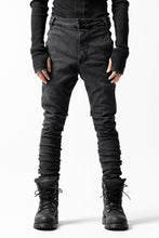 画像をギャラリービューアに読み込む, thomkrom OVER LOCKED SKINNY TROUSERS /  HYPER STRETCH DENIM (DARK GREY)