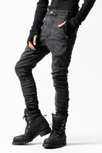 画像をギャラリービューアに読み込む, thomkrom OVER LOCKED SKINNY TROUSERS /  HYPER STRETCH DENIM (DARK GREY)
