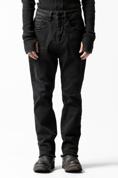 画像をギャラリービューアに読み込む, thomkrom OVER LOCK SLIM CROPPED PANTS / DAMAGE STRETCH DENIM (BLACK)