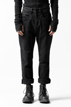 画像をギャラリービューアに読み込む, thomkrom OVER LOCK SLIM CROPPED PANTS / DAMAGE STRETCH DENIM (BLACK)