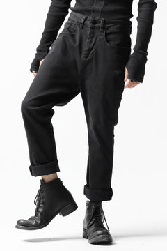 画像をギャラリービューアに読み込む, thomkrom OVER LOCK SLIM CROPPED PANTS / DAMAGE STRETCH DENIM (BLACK)